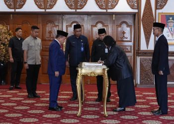 Lantik Kepala Sekolah dan Pejabat Fungsional, Gubernur Al Haris Dorong Maksimalkan Program Pengembangan SDM