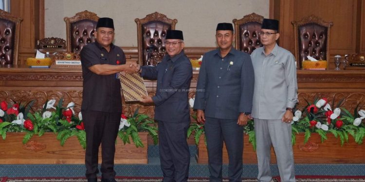 Sekda Muaro Jambi Hadiri Rapat Paripurna Penyampaian Hasil Reses Masa Sidang I