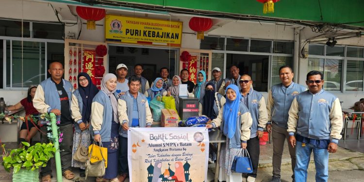 Alumni SMPN 1 Batam Angkatan Pertama 89″ Gelar Bakti Sosial ke Panti Asuhan dan Panti Jompo