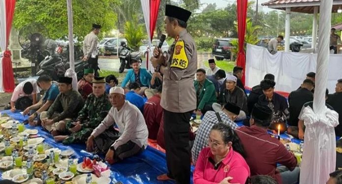 Bupati Sarolangun H.Hurmin Sempatkan Hadir Buka Puasa Bersama Kapolres Sarolangun