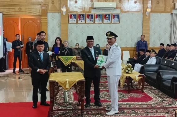 Serah Terima jabatan PJ Bupati Sarolangun Kepada Bupati Depenitif Dan Wakil Bupati Sarolangun 2025