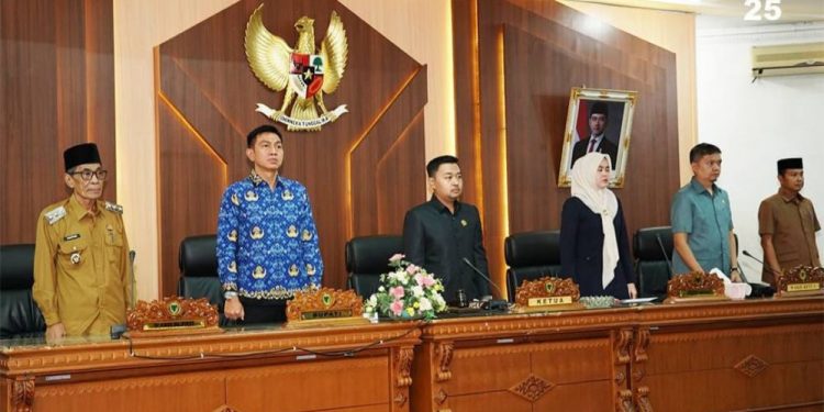 Bupati Fadhil Hadiri Rapat Paripurna Dengan Agenda Penyampaian Nota Pengantar Laporan LKPJ TA 2024