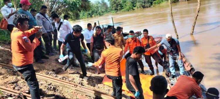 Warga Desa Muara Jangga Digegerkan Penemuan Mayat di Sungai Batang Tembesi