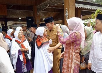 Bupati Batanghari Lepas Keberangkatan 200 Jemaah Calon Haji Kabupaten Batanghari