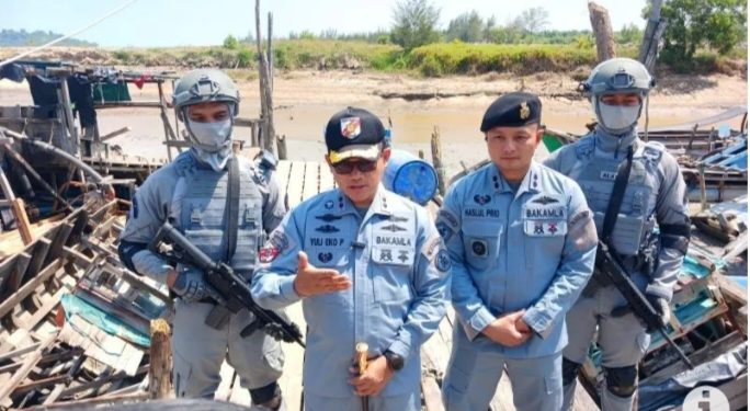Bakamla RI Tertibkan Aktivitas Tambang Timah di Perairan Tempilang Bangka Barat