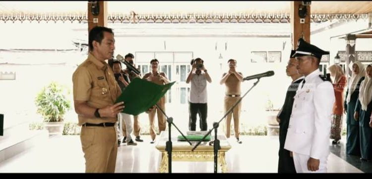 Bupati Fadhil Arief Lantik PAW Kades Pasar Terusan, Tekankan Ketahanan Pangan