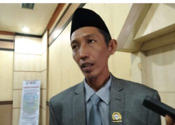 Dukungan Program Jalan Lancar Bupati Sarolangun H Hurmin, Dinas PUPR Pecing Jalan Di Kota Sarolangun