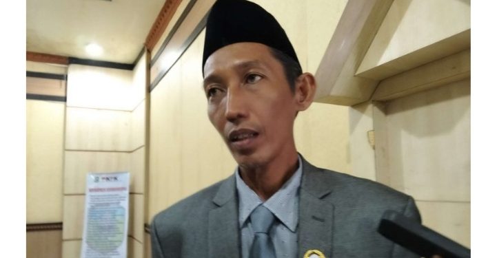 Dukungan Program Jalan Lancar Bupati Sarolangun H Hurmin, Dinas PUPR Pecing Jalan Di Kota Sarolangun
