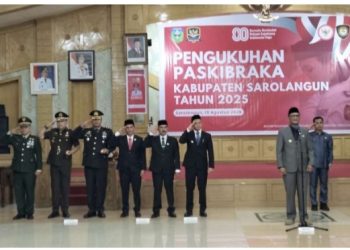 Bupati Sarolangun H. Hurmin Resmi Mengukuhkan Paskibraka Kabupaten Sarolangun Tahun 2025