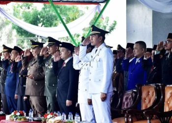 Bupati dan Wabup Batanghari Hadiri Upacara Penurunan Bendera Peringatan HUT ke-80 Republik Indonesia