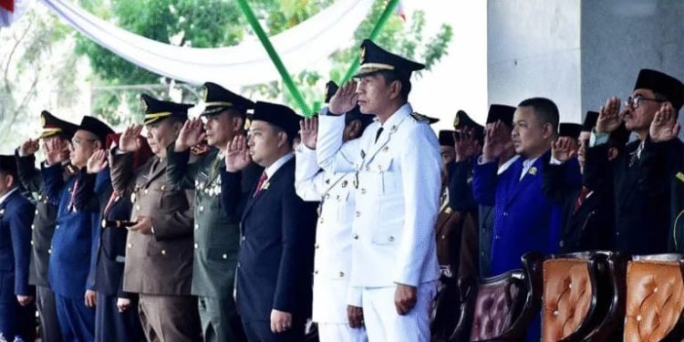 Bupati dan Wabup Batanghari Hadiri Upacara Penurunan Bendera Peringatan HUT ke-80 Republik Indonesia