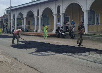 Baru Dua Hari Pasca Ditinjau Ketua DPRD Kota Jambi, Jalan Rusak di Penyengat Rendah Mulai Diperbaiki