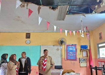 Tinjau Kelas Rusak di SMPN 7 Kota Jambi, Ketua DPRD Kemas Faried: Perbaikan Secepatnya Dilakukan