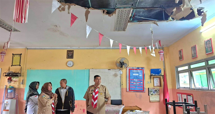 Tinjau Kelas Rusak di SMPN 7 Kota Jambi, Ketua DPRD Kemas Faried: Perbaikan Secepatnya Dilakukan