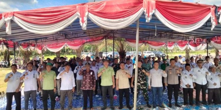 Ketua DPRD Batang Hari Dukung Langkah Pemkab Perkuat Ketahanan Pangan Lewat Penanaman Padi Perdana