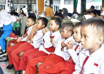 Pemkab Batang Hari Salurkan Dana Zakat Bantuan Biaya Pendidikan