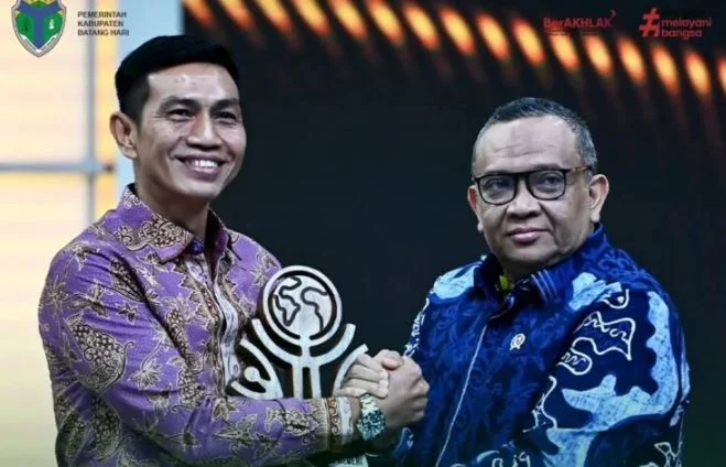 Bupati Fadhil Arief Terima Penghargaan Anugerah Cita Negeri 2025