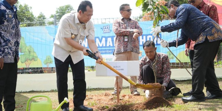 Bupati Muaro Jambi BBS Hadiri Kegiatan Penanaman Pohon