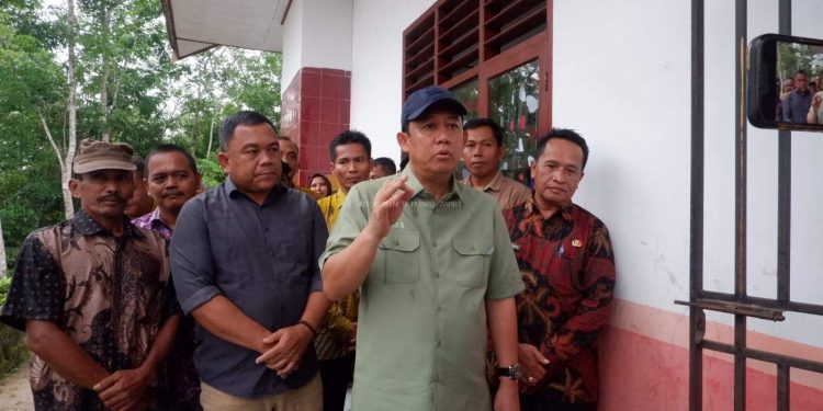 Bupati Muaro Jambi Tinjau SD 167/XI Penggaratan Kecamatan Mestong