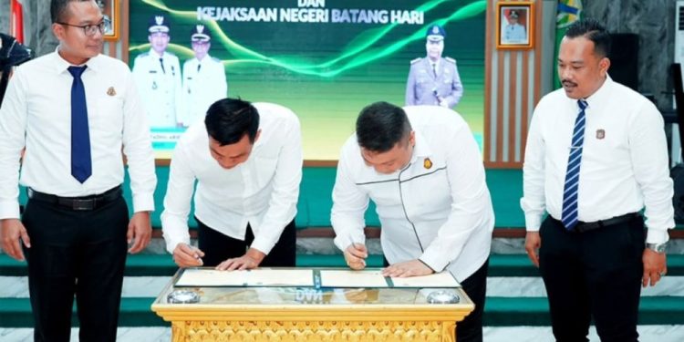 Bupati Fadhil Teken Kesepakatan Bersama dengan Kajari Batanghari