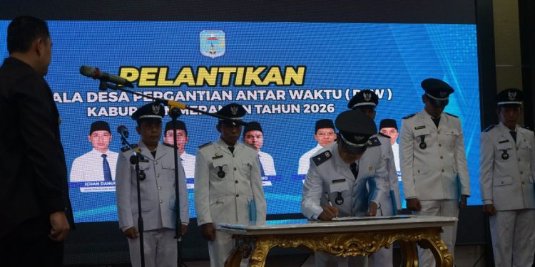 Bupati Merangin M. Syukur lantk 6 Kades PAW, Singgung Tambang Rakyat, Dana Desa dan Camat