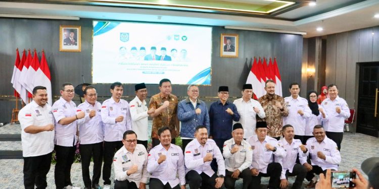 Di Pelantikan APDESI, Sekjen Kemendagri Kembali Ingatkan Pentingnya Bekerja untuk Masyarakat 