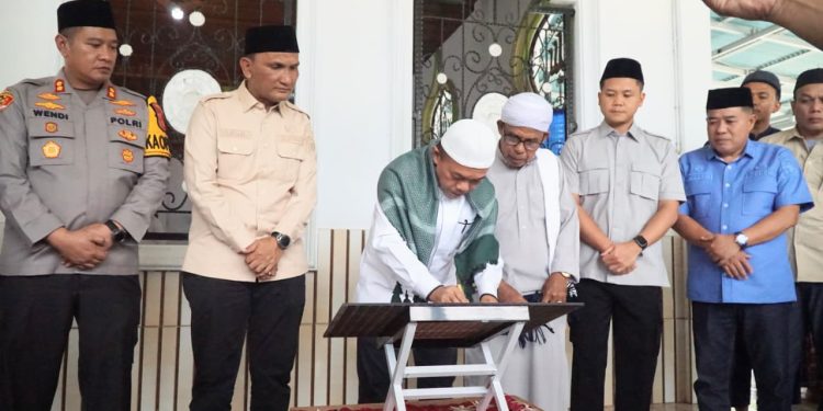 Gubernur Jambi Al Haris Resmikan Jalan 88 Km Batang Asai