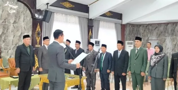 Lantik Pejabat Baru, Bupati Batang Hari Tekankan Pelayanan Publik Berkualitas