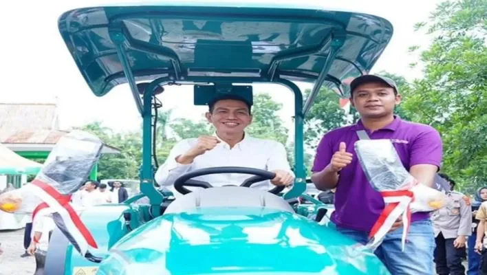 Perkuat Swasembada Pangan, Pemkab Batang Hari Salurkan Alsintan