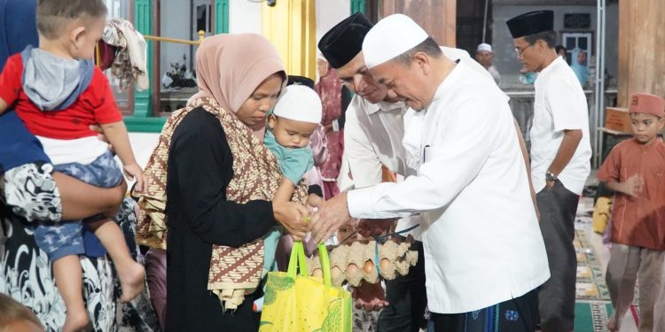 Gubernur Al Haris Kenang H. Hanafi di Masjid Tertua Bungo, Janji Bangun Jembatan dan Jalan untuk Warga