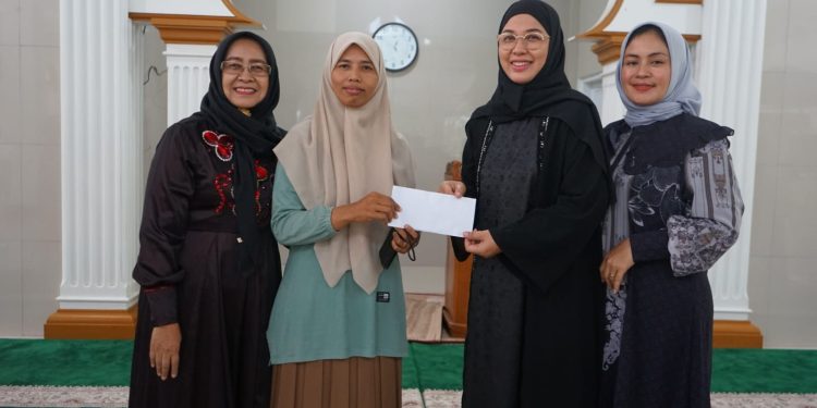 Gandeng 4 Organisasi, Lavita Syukur Salurkan Santunan dan Takjil ke Ponpes dan Panti Asuhan