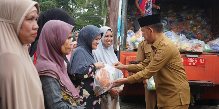 Wabup Merangin Khafidh Moein Buka Pasar Murah Bersubsidi 