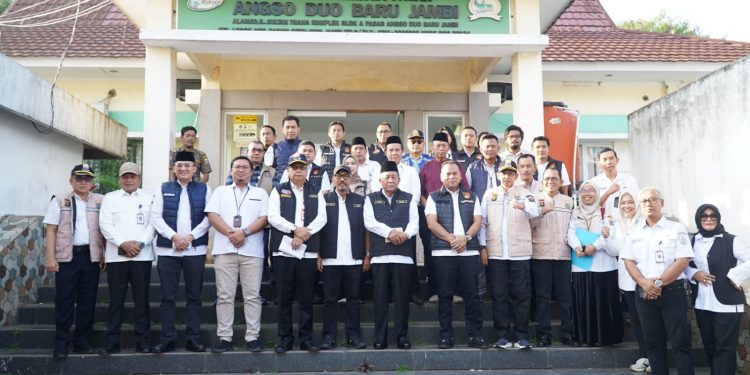 Wagub Sani Sidak Pasar Angso Duo, Harga Cabai Rawit dan Daging Sapi Naik Jelang Lebaran