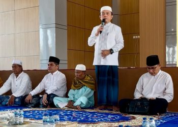 Gubernur Al Haris Buka Puasa Bersama Warga Sekitar Rumah Dinas
