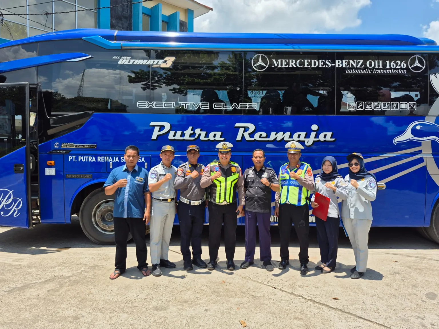 Sinergi Jasa Raharja, Satlantas, Dishub, dan BPTD Kelas II Jambi Gelar Ramp Check dan Pemasangan Stiker ‘Practical Guidance’