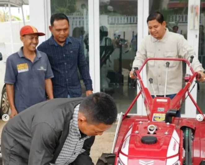 Wakil Ketua DPRD Kota Jambi Serahkan Hand Traktor dan Bantuan Perikanan untuk Tingkatkan Ketahanan Pangan 
