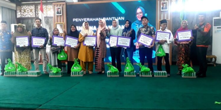 Zulva Fadhil Bagikan Bantuan ke 13 Korban Bencana Batang Hari: PKK Hadir, Semangat Bangkit!