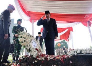 Menhan Sjafrie Hadiri Pemakaman Militer Mayor Inf Anumerta Zulmi Aditya di TMP Cikutra yang Gugur di Lebanon