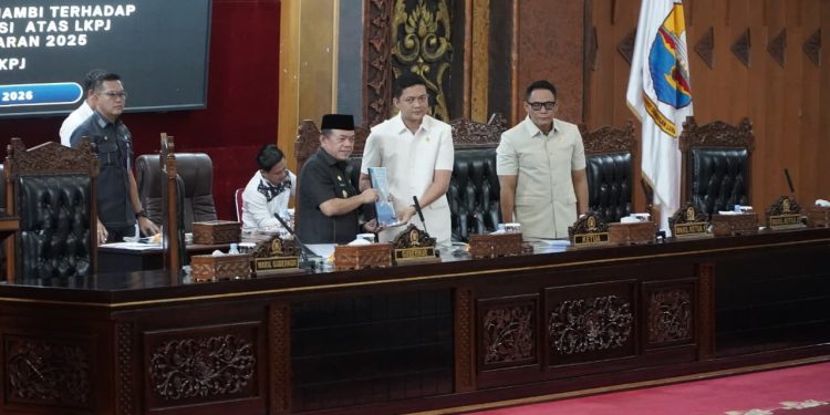 Gubernur Al Haris Sampaikan Jawaban atas Pandangan Umum Fraksi DPRD Terhadap LKPJ 2025, Tegaskan Komitmen Penguatan Fiskal dan Pelayanan Publik