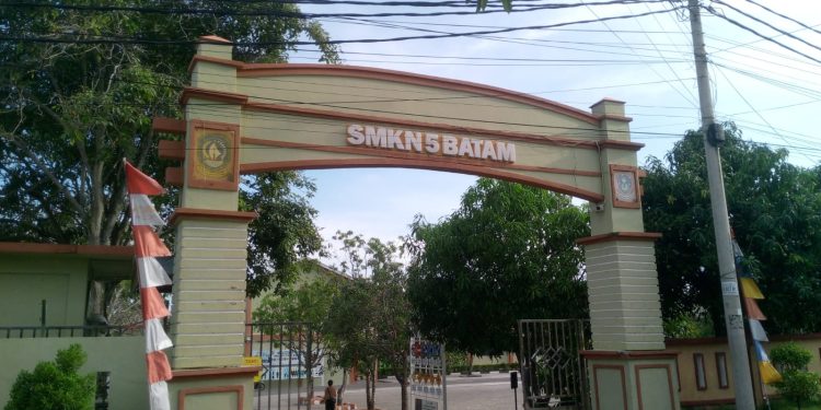 Sekolah Negeri Jadi Ladang Bisnis? Gubernur Kepri Diseret Dugaan Sewa Lahan di SMKN 5 Batam