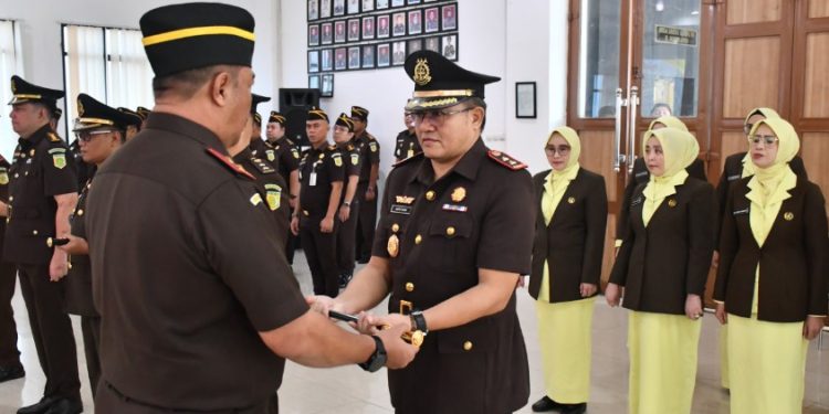 Kepala Kejaksaan Tinggi Jambi Sugeng Hariadi Lantik 3 Kajari, Ini Nama-Namanya