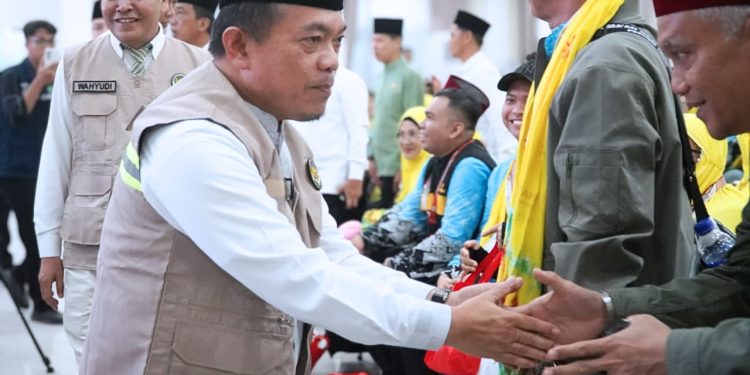 Gubernur Al Haris Lepas Kloter Perdana Haji 2026 Jambi, Tegaskan Pelayanan Maksimal untuk Jemaah