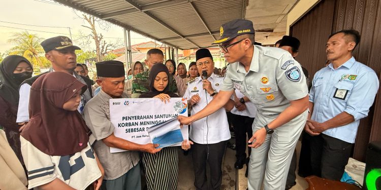 Kurang dari 24 Jam, Jasa Raharja Serahkan Santunan Korban Lakalantas Alam Barajo Bersama Walikota Jambi