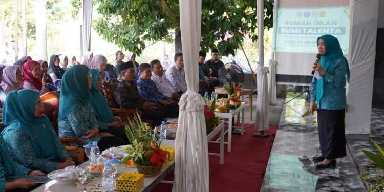 Hesti Haris Kunjungi Rumah Dilan Bumi Talenta di Desa Pauh Pamenang