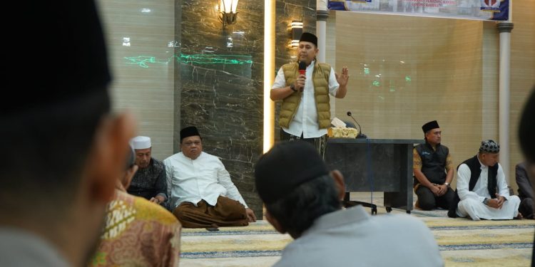 Guru Menumpuk di Kota, Bupati M. Syukur Tegaskan Sanksi Mutasi untuk Pemerataan Pendidikan