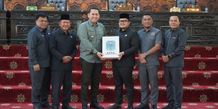 DPRD Merangin Sahkan Ranperda Pertanggungjawaban APBD 2025 Menjadi Perda