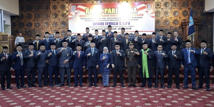 DPRD Merangin Gelar Prosesi pelantikan Wikhe Efrilla Anggota PAW DPRD dari Partai Nasdem, Wabup A. Khafidh Semoga Amanah Menjalankan Tugas