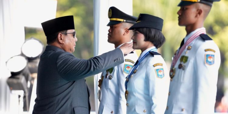 Mendagri Tito Dampingi Presiden Prabowo Lantik 1.204 Pamong Praja Muda IPDN 