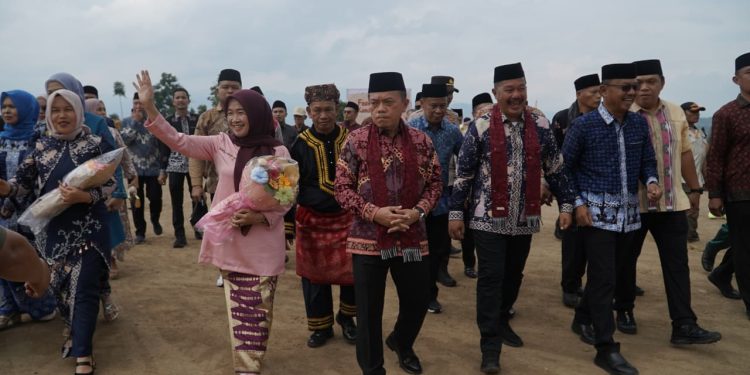 Gubernur Al Haris Harap Kenduri Sko Jadi Pemersatu dan Dorong Perbaikan Sarana Desa