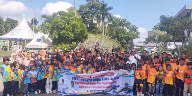 Wali Kota Maulana Lepas 97 Atlet Muda Sepatu Roda Mengikuti Kejuaraan Nasional di Pariaman
